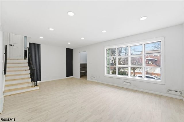 35 Montclair Ave, Clifton City, NJ 07011