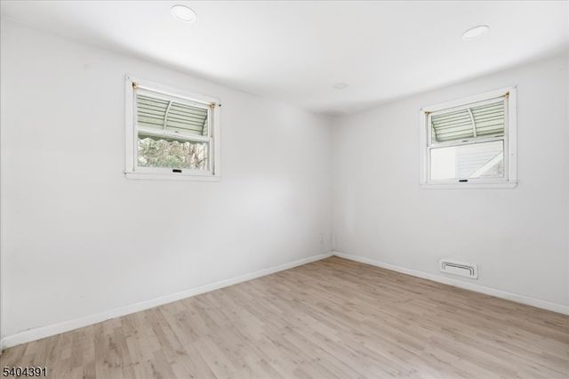 35 Montclair Ave, Clifton City, NJ 07011