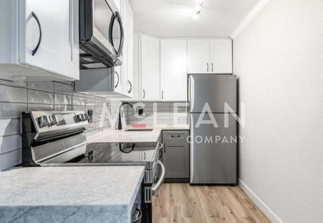 2809 N Los Felices Circle E 212, Palm Springs, CA 92262