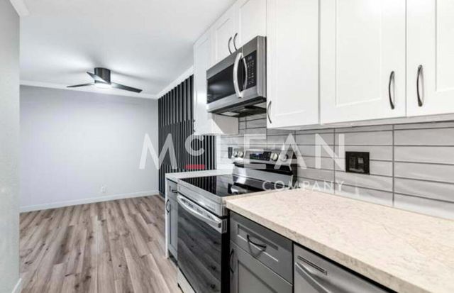 2809 N Los Felices Circle E 212, Palm Springs, CA 92262