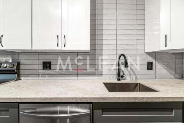 2809 N Los Felices Circle E 212, Palm Springs, CA 92262