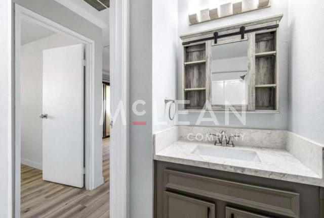 2809 N Los Felices Circle E 212, Palm Springs, CA 92262