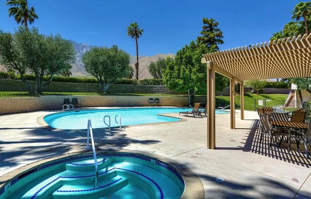 2809 N Los Felices Circle E 212, Palm Springs, CA 92262