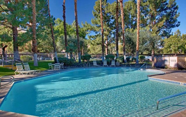 2809 N Los Felices Circle E 212, Palm Springs, CA 92262