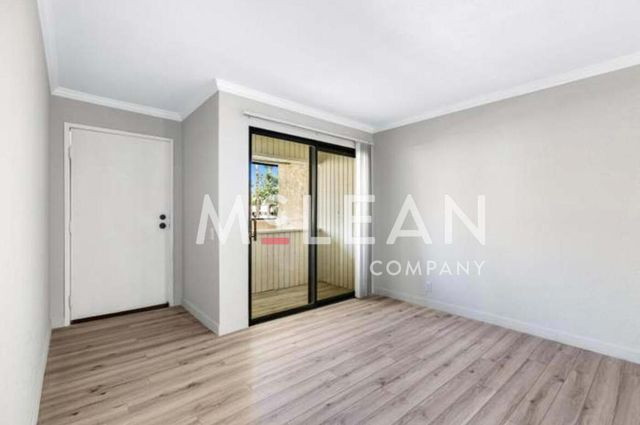 2809 N Los Felices Circle E 212, Palm Springs, CA 92262