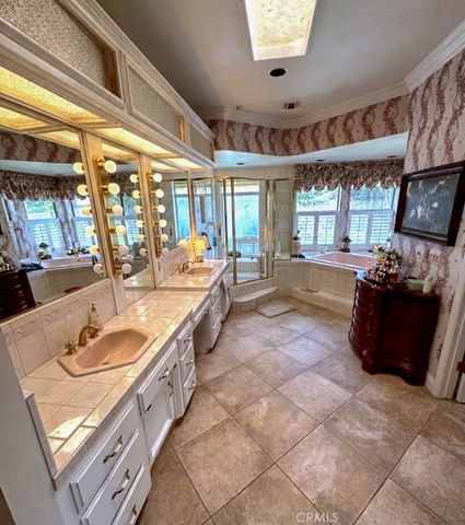 8804 Omeara Court, Bakersfield, CA 93311