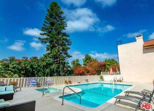 4365 Mclaughlin Avenue 18, Los Angeles, CA 90066