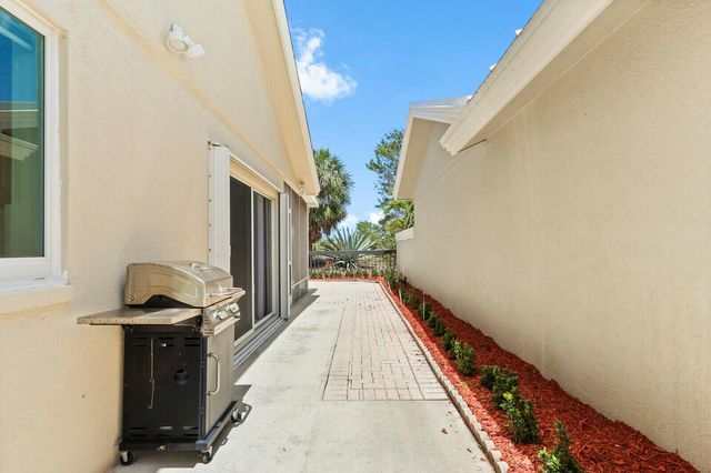 327 Ridge Road, Jupiter, FL 33477