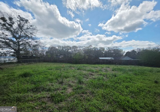 47 Mathis Lake Road, Thomaston, GA 30286