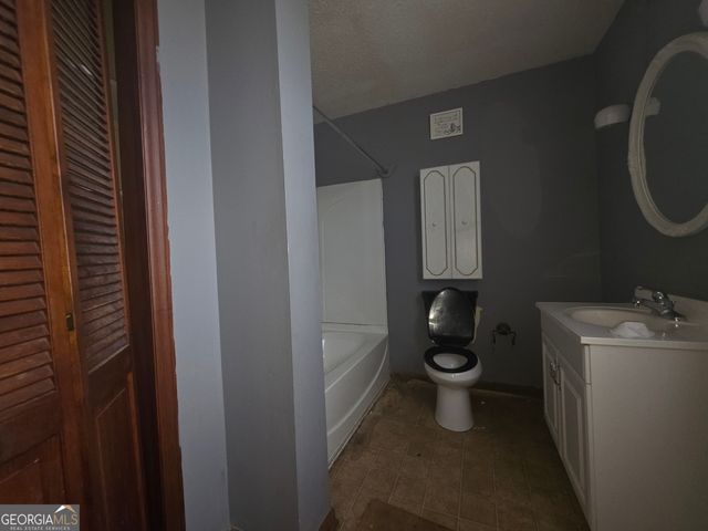 47 Mathis Lake Road, Thomaston, GA 30286