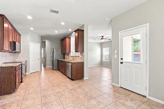 10903 FOX GLOVE FLD, Helotes, TX 78023