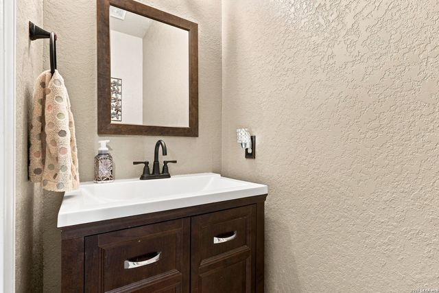 10903 FOX GLOVE FLD, Helotes, TX 78023