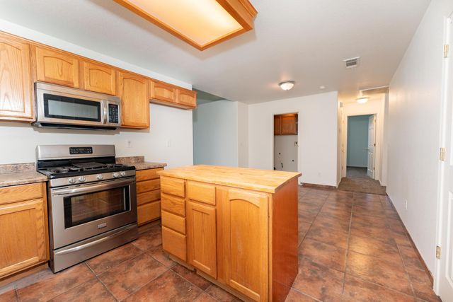 254 Feather Court, Tulare, CA 93274