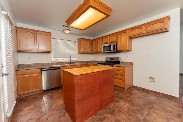 254 Feather Court, Tulare, CA 93274