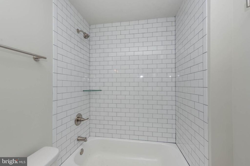 Image 16 of property listing at 400 N PATTERSON PARK AVE, Baltimore, MD 21231