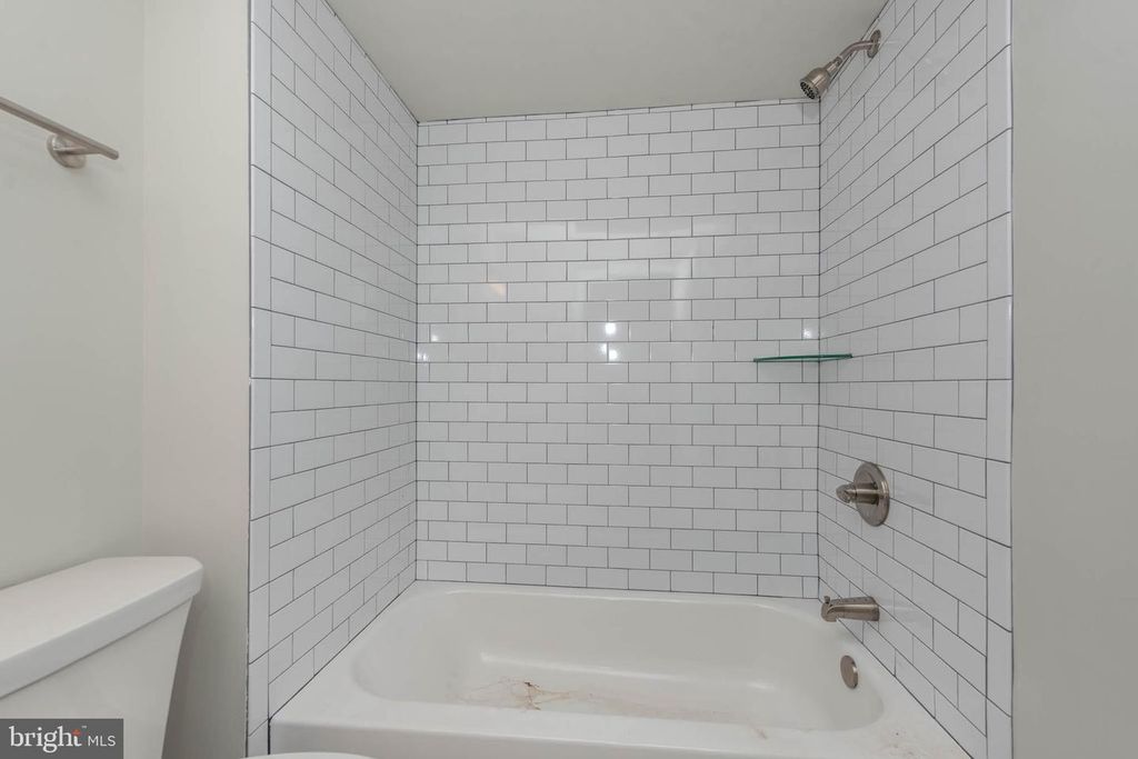 Image 19 of property listing at 400 N PATTERSON PARK AVE, Baltimore, MD 21231