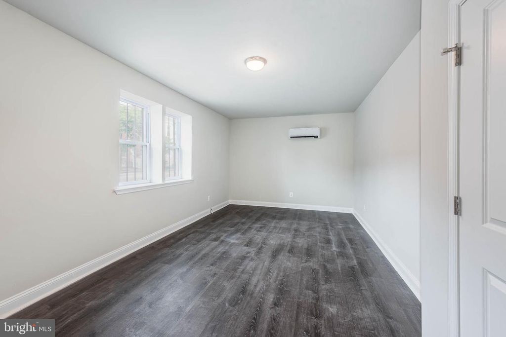 Image 27 of property listing at 400 N PATTERSON PARK AVE, Baltimore, MD 21231