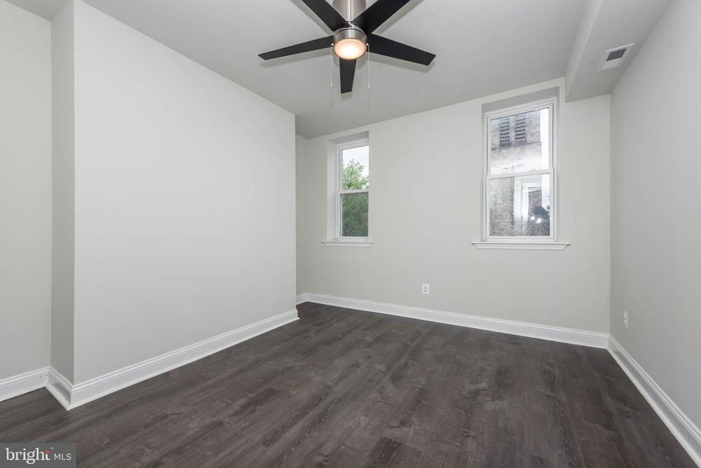 Image 9 of property listing at 400 N PATTERSON PARK AVE, Baltimore, MD 21231