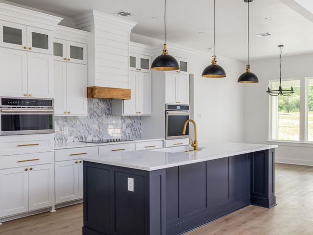 811 County Road 200, Burnet, TX 78611