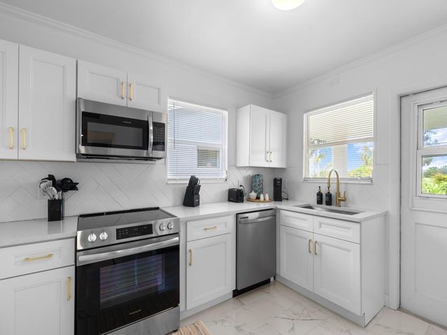 422 N Lakeside Drive, Lake Worth Beach, FL 33460