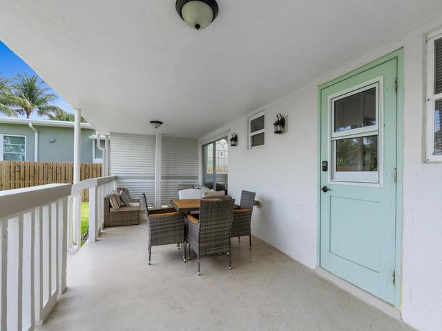 422 N Lakeside Drive, Lake Worth Beach, FL 33460