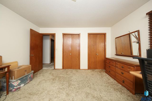 2804 W Skyline Dr Drive, Sioux Falls, SD 57107