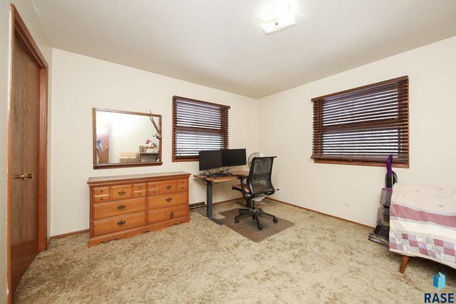 2804 W Skyline Dr Drive, Sioux Falls, SD 57107