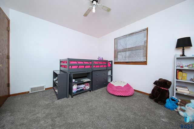 2804 W Skyline Dr Drive, Sioux Falls, SD 57107