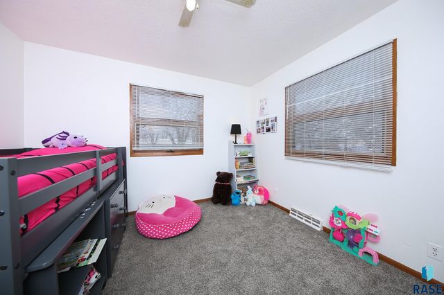 2804 W Skyline Dr Drive, Sioux Falls, SD 57107