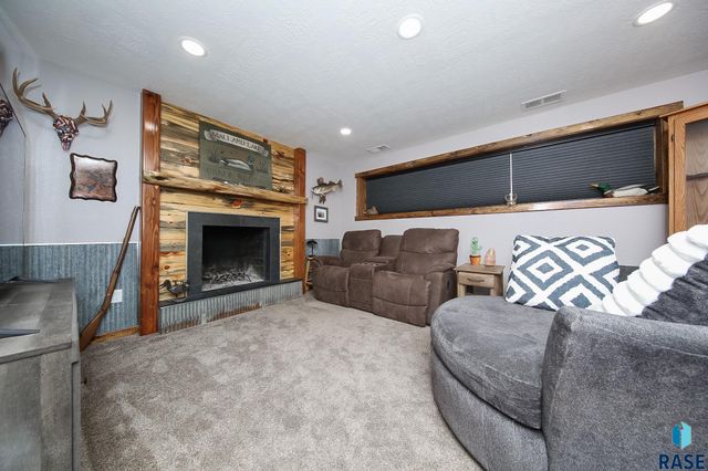 2804 W Skyline Dr Drive, Sioux Falls, SD 57107