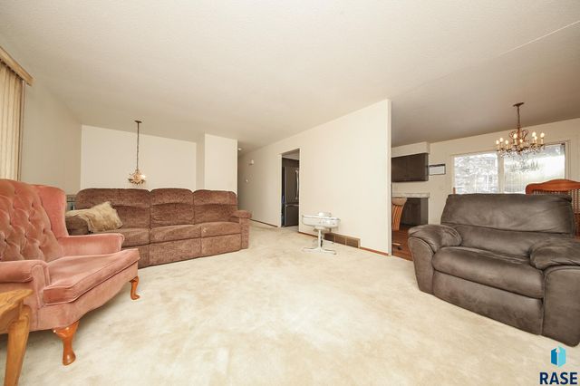 2804 W Skyline Dr Drive, Sioux Falls, SD 57107