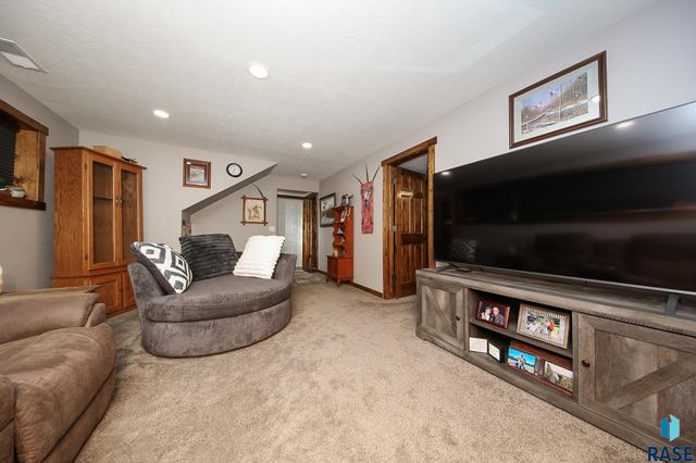 2804 W Skyline Dr Drive, Sioux Falls, SD 57107