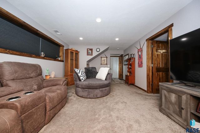 2804 W Skyline Dr Drive, Sioux Falls, SD 57107