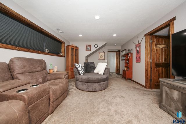 2804 W Skyline Dr Drive, Sioux Falls, SD 57107