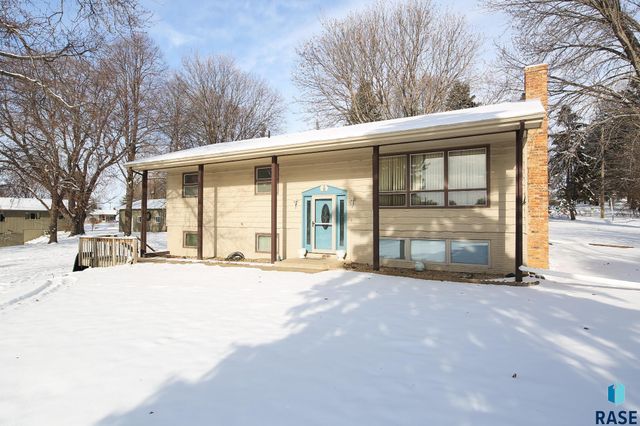 2804 W Skyline Dr Drive, Sioux Falls, SD 57107