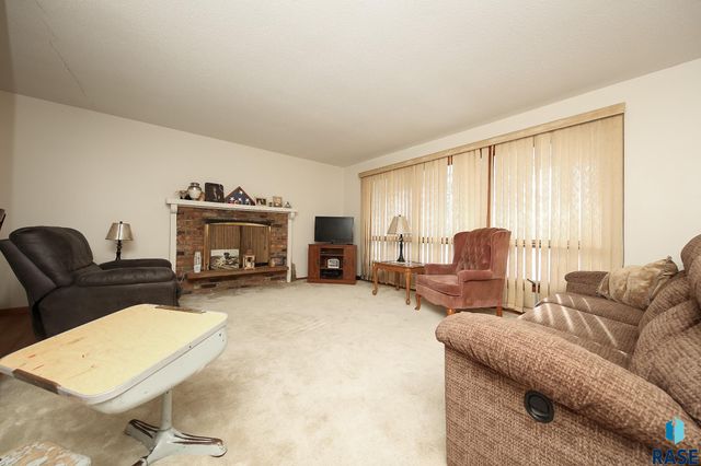 2804 W Skyline Dr Drive, Sioux Falls, SD 57107