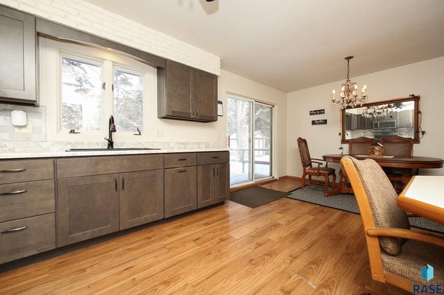 2804 W Skyline Dr Drive, Sioux Falls, SD 57107