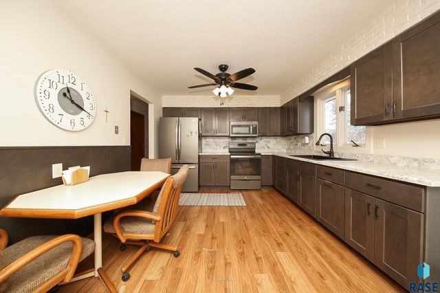 2804 W Skyline Dr Drive, Sioux Falls, SD 57107