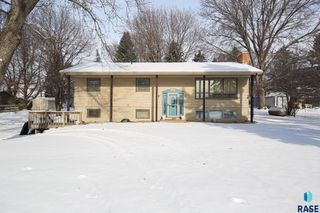 2804 W Skyline Dr Drive, Sioux Falls, SD 57107