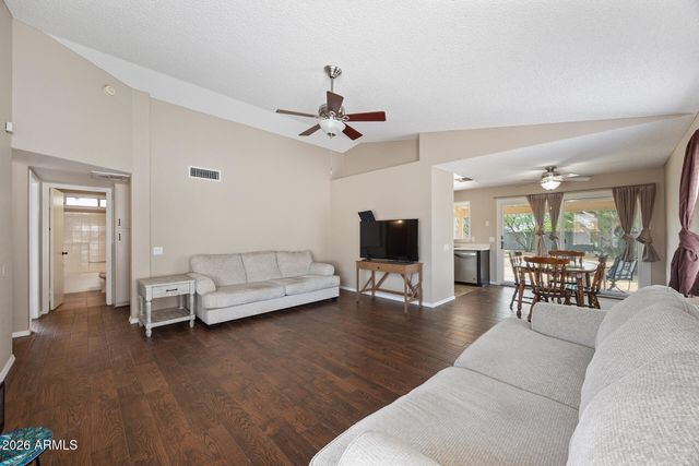 2111 E PARADISE Lane, Phoenix, AZ 85022