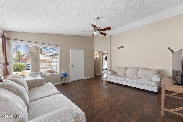 2111 E PARADISE Lane, Phoenix, AZ 85022