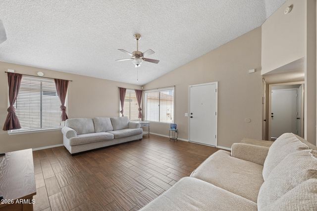 2111 E PARADISE Lane, Phoenix, AZ 85022