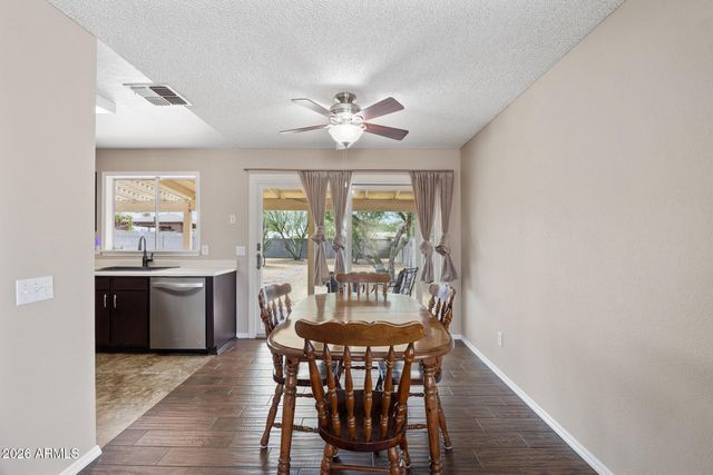 2111 E PARADISE Lane, Phoenix, AZ 85022
