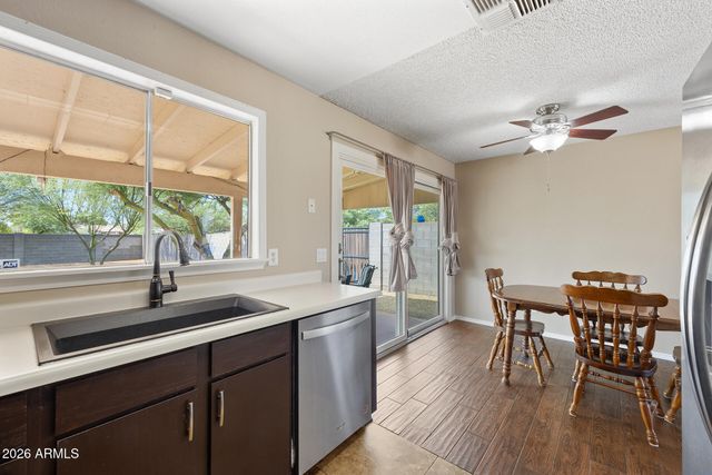 2111 E PARADISE Lane, Phoenix, AZ 85022