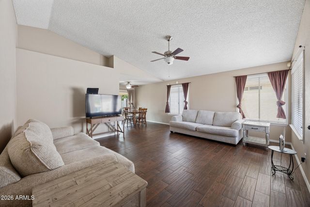 2111 E PARADISE Lane, Phoenix, AZ 85022