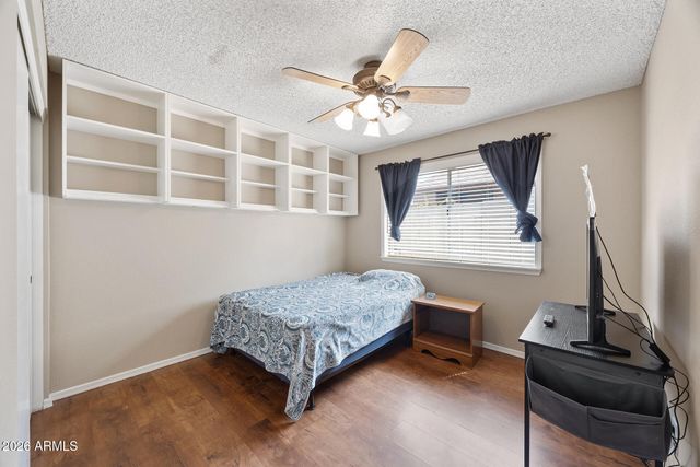2111 E PARADISE Lane, Phoenix, AZ 85022