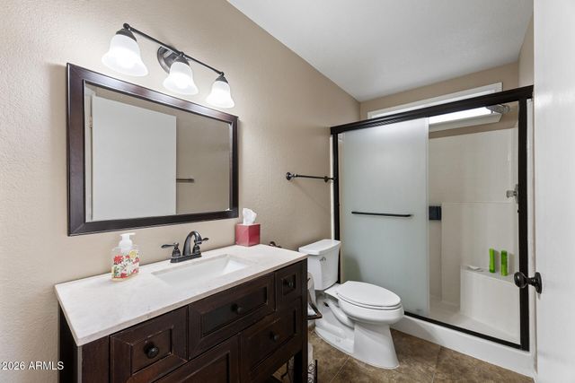 2111 E PARADISE Lane, Phoenix, AZ 85022