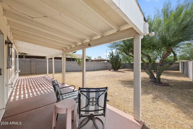 2111 E PARADISE Lane, Phoenix, AZ 85022