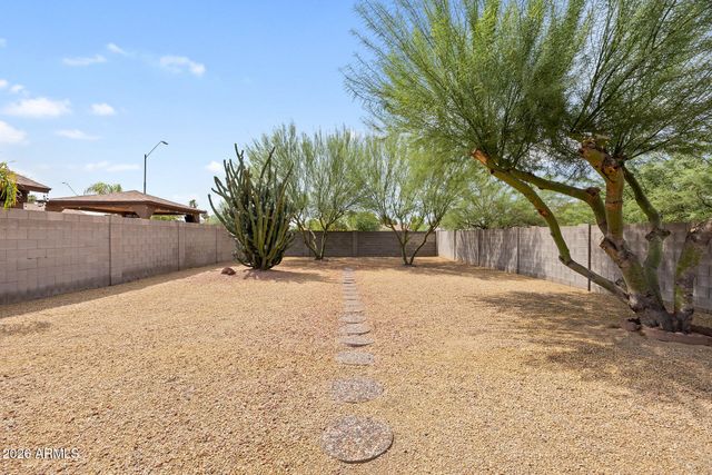 2111 E PARADISE Lane, Phoenix, AZ 85022