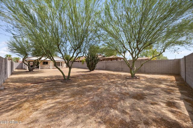 2111 E PARADISE Lane, Phoenix, AZ 85022